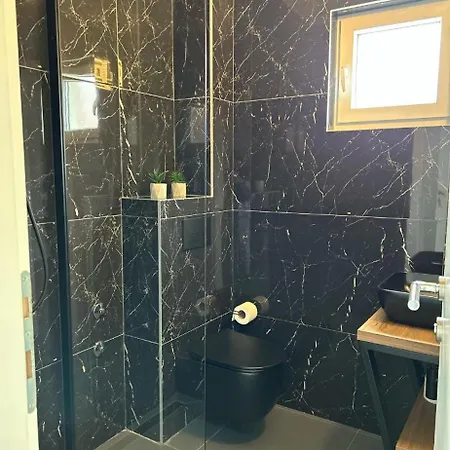 Aaa Luxury *