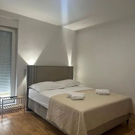 Aaa Luxury With Pool 3* Спліт