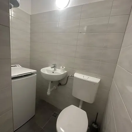 Гостьовий будинок Aaa Luxury With Pool 3*