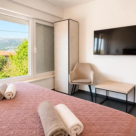 Pensionat Aaa Luxury With Pool Split