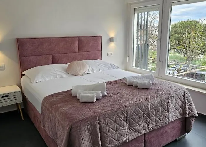 Aaa Luxury Guest house